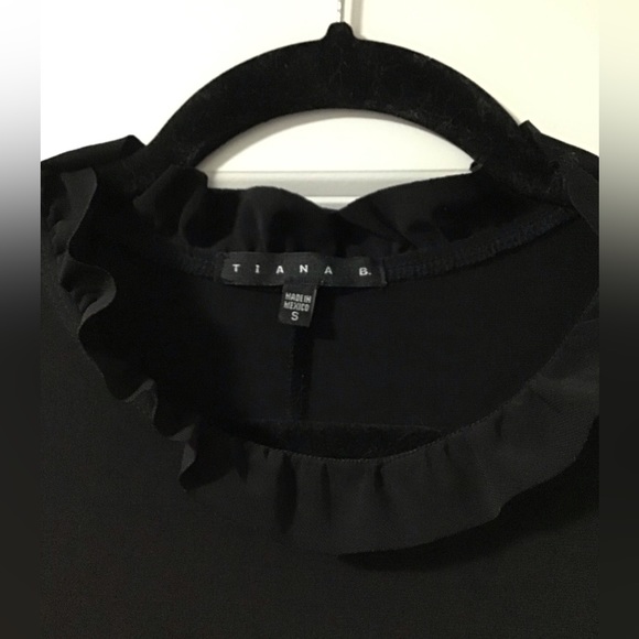 Cute Simple Flowy Black Dress - Picture 3 of 3